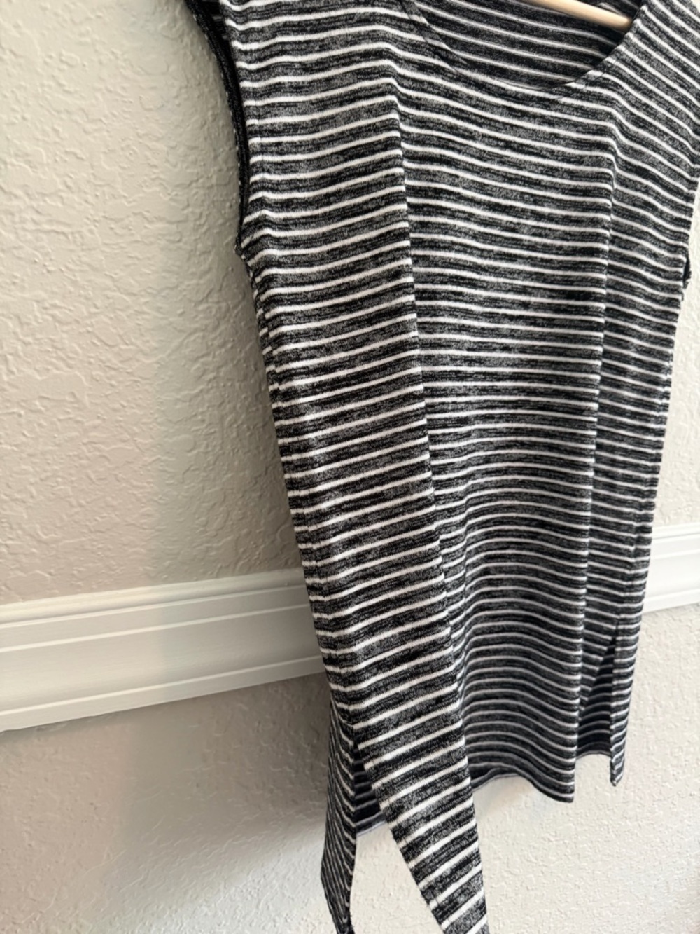 Banana Republic Black & White Striped Signature Tee | Size M - Picture 3 of 9